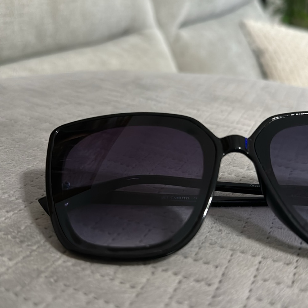 Vince Camuto VC964 Black Sunglasses Women - Picture 5 of 5